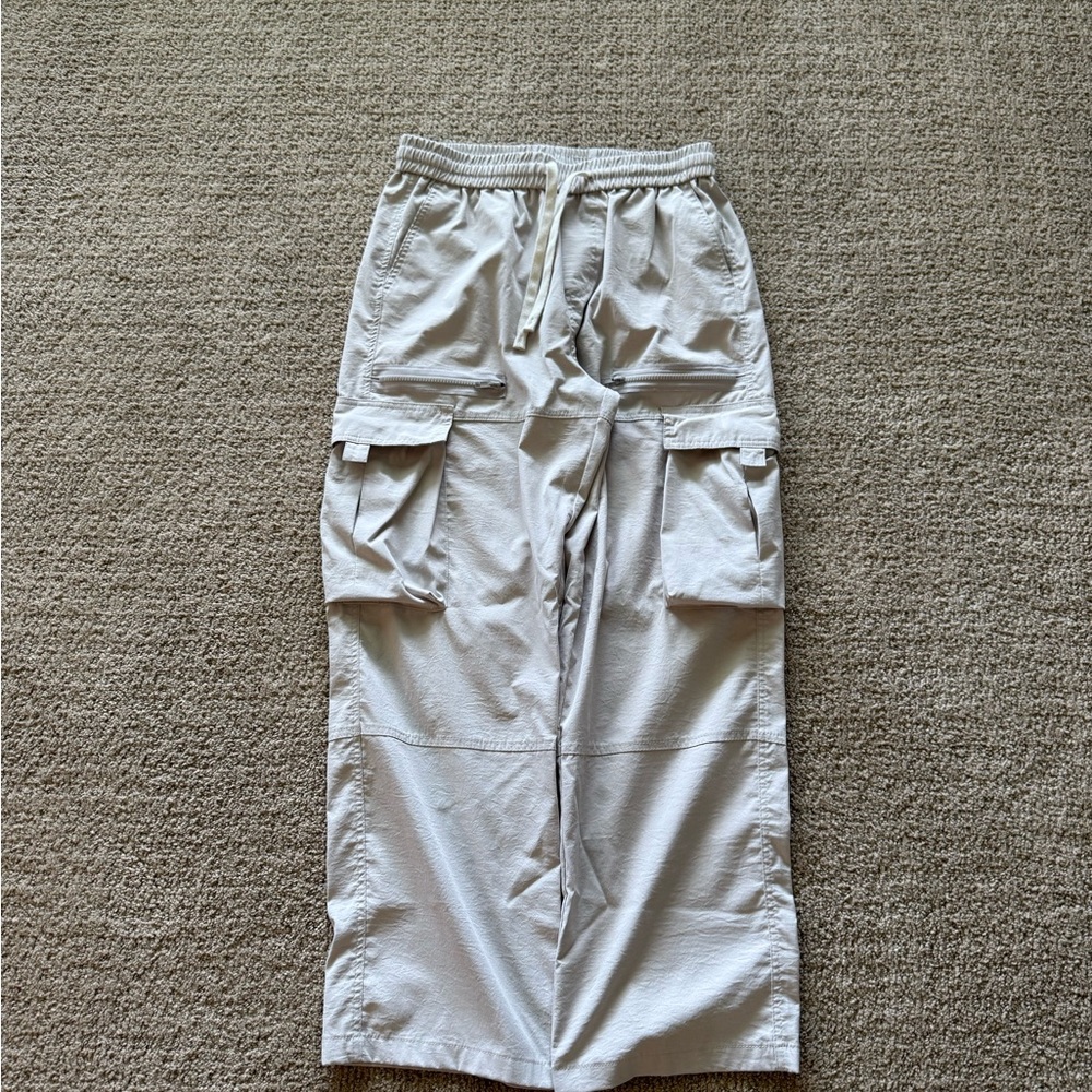 Gray Cargo Pants with Elastic Waistband and Matte Finish